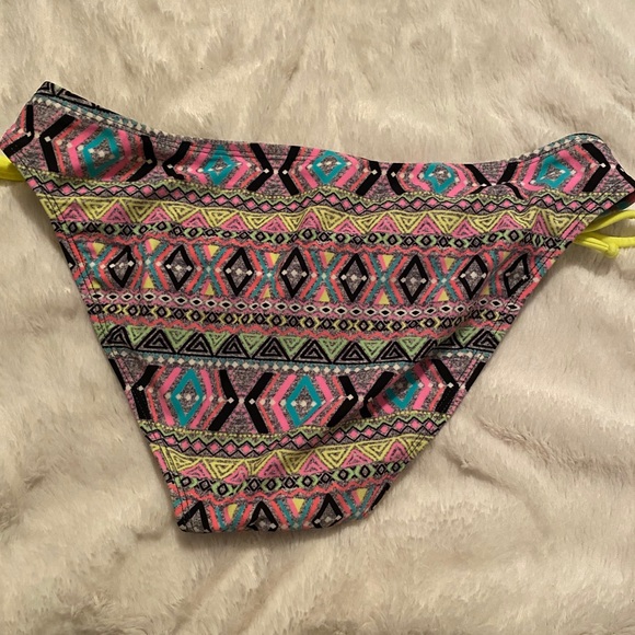 Bikini Bottoms - Picture 4 of 4
